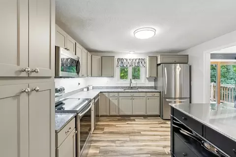 20 Mississippi Rd, Tewksbury, MA 01876