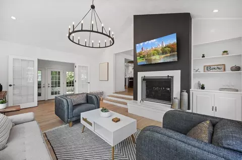 17 Ledgemont Ln, Lynn, MA 01904