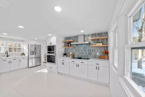 44 Abington St, Hingham, MA 02043