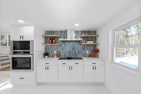 44 Abington St, Hingham, MA 02043 photo 2