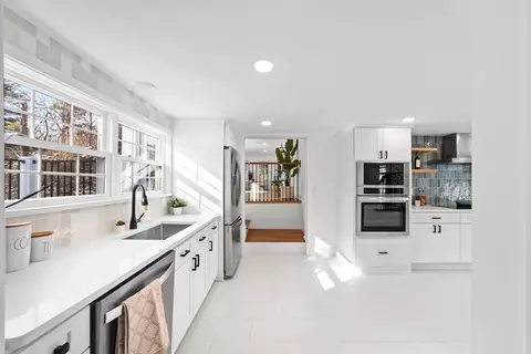 44 Abington St, Hingham, MA 02043 photo 4