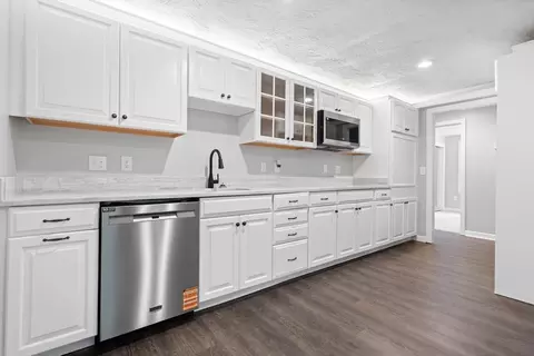 Kitchen - 59 Cross St, Hingham, MA 02043 photo 7 of 7