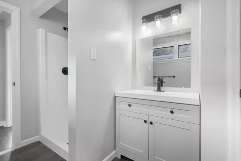 Bath - 59 Cross St, Hingham, MA 02043 photo 2 of 2