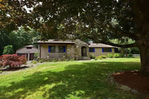 2 Tewalema Pl, Lakeville, MA 02347