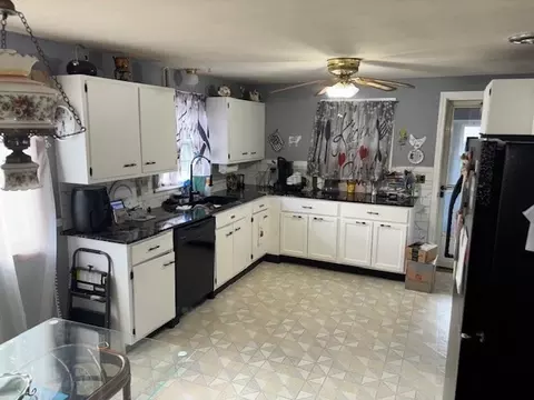 135 Bulat Dr, Springfield, MA 01129 photo 3
