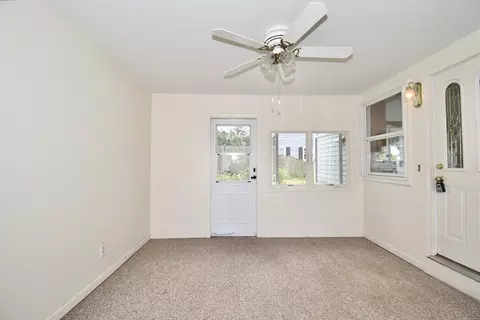 631 James St, Chicopee, MA 01020 photo 3
