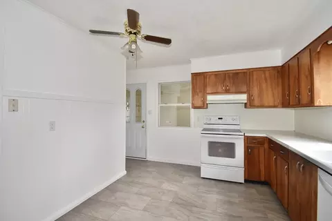 631 James St, Chicopee, MA 01020 photo 5