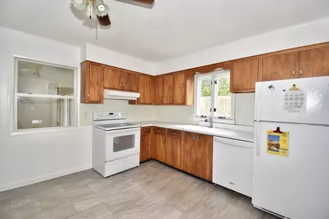 631 James St, Chicopee, MA 01020 photo 6