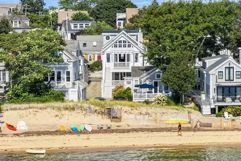 139 Commercial St #PENTHOUSE, Provincetown, MA 02657