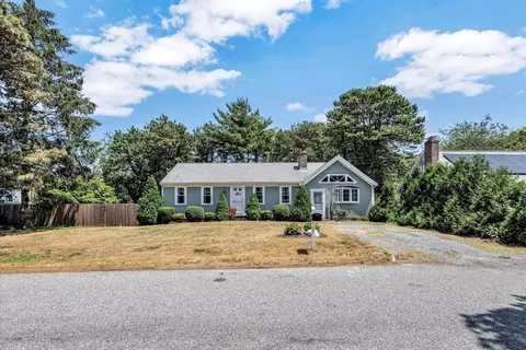114 Witchwood Rd, Yarmouth, MA 02664