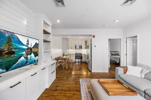 464 Hanover St #7, Boston, MA 02113