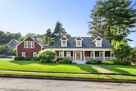 4 Friars Ln, Lynnfield, MA 01940