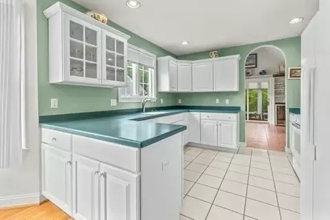 Kitchen - 3 Mayfair Ct #3, Mashpee, MA 02649 photo 1 of 2