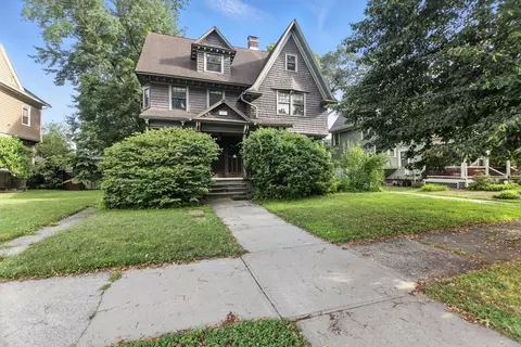 71 Fairfield St, Springfield, MA 01108