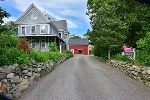 217 Asbury St, Hamilton, MA 01982