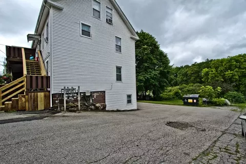 9 Pearl St, Webster, MA 01570 photo 3