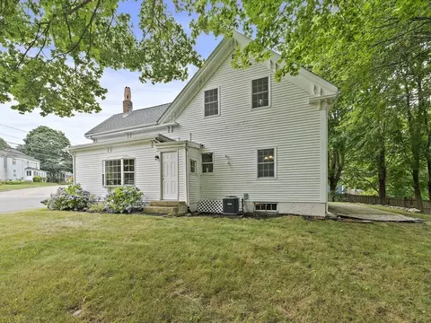 9 Crescent St, Kingston, MA 02364