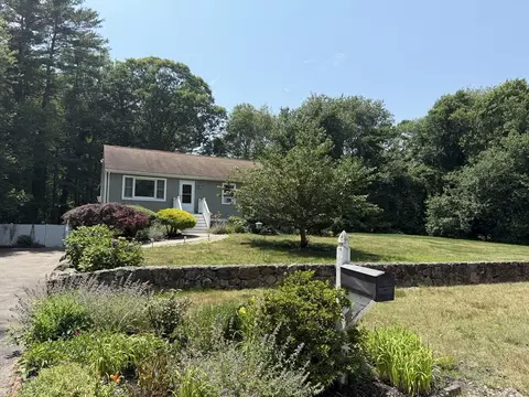 4 Country Acre Rd, Dartmouth, MA 02747