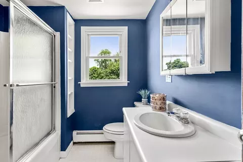 Bath - 5 Dipalma Rd, Beverly, MA 01915 photo 2 of 2