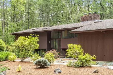 51 Pilgrim Path, Carlisle, MA 01741
