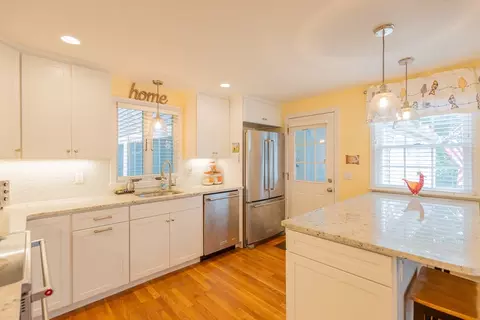 Kitchen - 14 Charles Dr, Franklin, MA 02038 photo 2 of 3