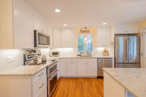 Kitchen - 14 Charles Dr, Franklin, MA 02038 photo 1 of 3