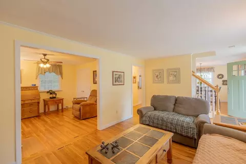 Living - 14 Charles Dr, Franklin, MA 02038 photo 2 of 3