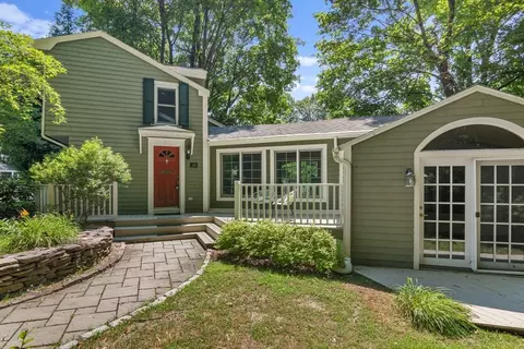 125 Vine St, Lexington, MA 02420