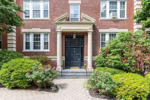 63 Babcock St #B1, Brookline, MA 02446