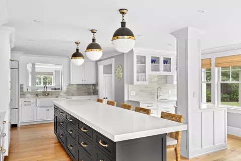 21 Middle St, Hingham, MA 02043 photo 4