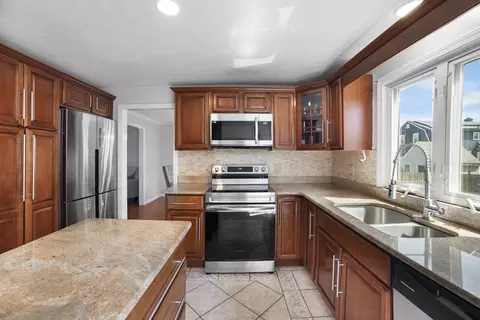 994 S Main St, Attleboro, MA 02703