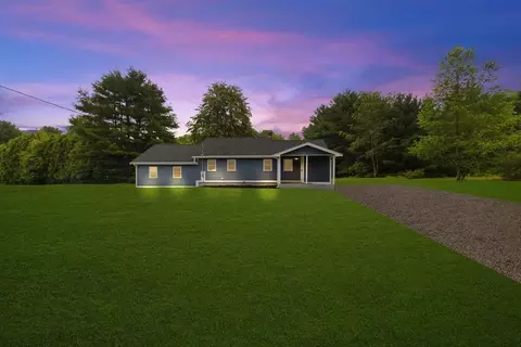 31 Holloway St, Taunton, MA 02718