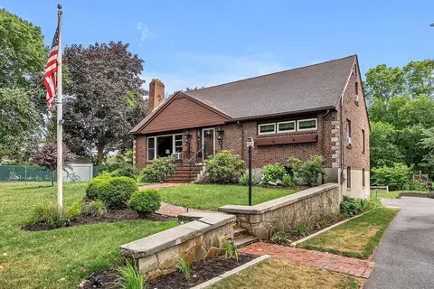 16 Frank St, Needham, MA 02494