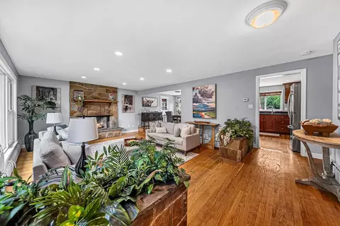 16 Frank St, Needham, MA 02494 photo 4