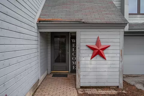 5 Tsienneto Rd #4, Derry, NH 03038