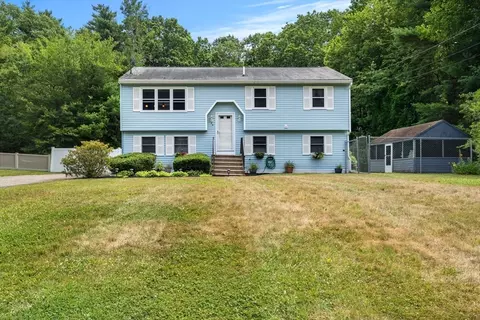 39 Jak Len Dr, Salisbury, MA 01952