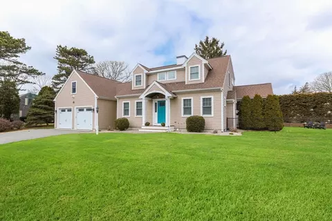 31 Seatucket Rd, Falmouth, MA 02536