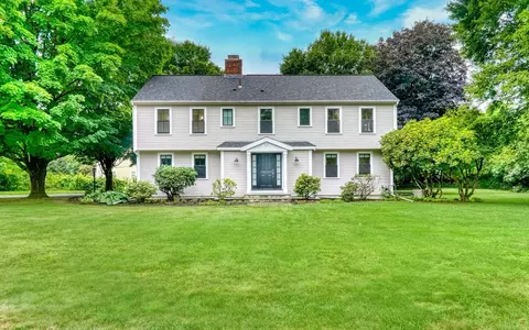 17 Longmeadow Rd, Lincoln, MA 01773