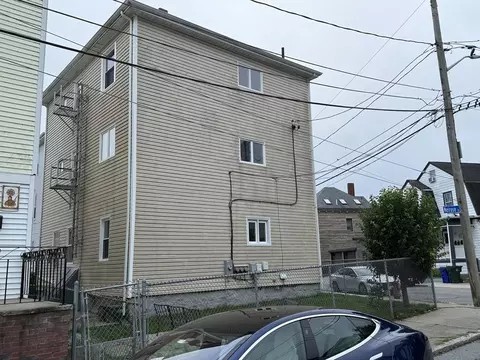 33 Norwood St, Fall River, MA 02723 photo 3