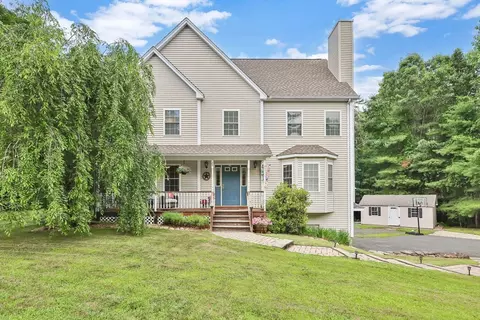 23 Fieldstone Dr, Palmer, MA 01069