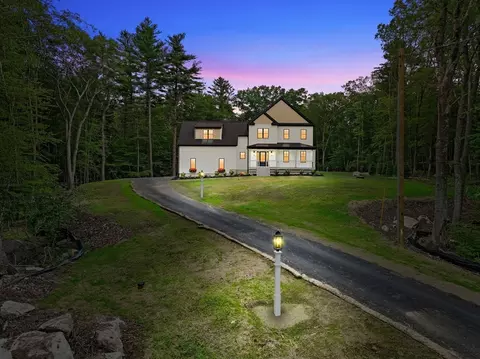 5 North St, Upton, MA 01568