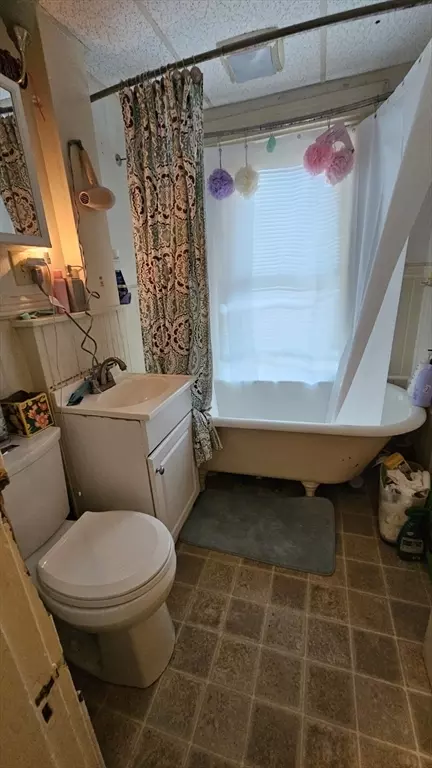 23 Clarendon St, Worcester, MA 01604 photo 3