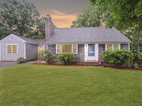 25 Brookhill Ln, Yarmouth, MA 02673