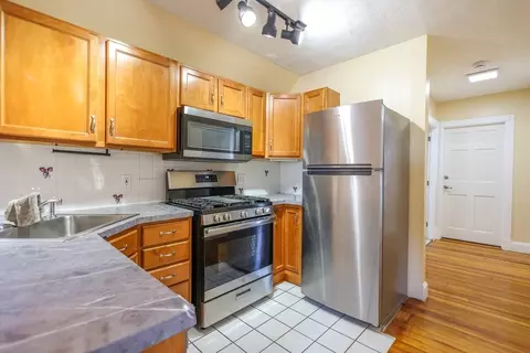 2 Hazel St # A, Salem, MA 01970