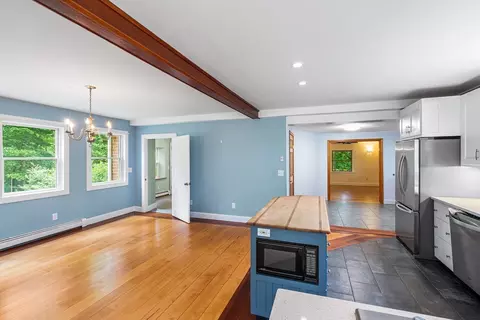 84 High St, Upton, MA 01568 photo 9