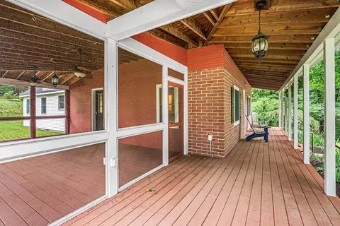 84 High St, Upton, MA 01568 photo 2