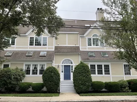 3 Munroe St #3, Newburyport, MA 01950