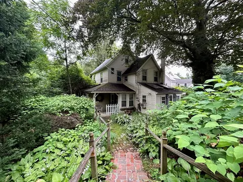 12 Gates Ter, Sterling, MA 01564