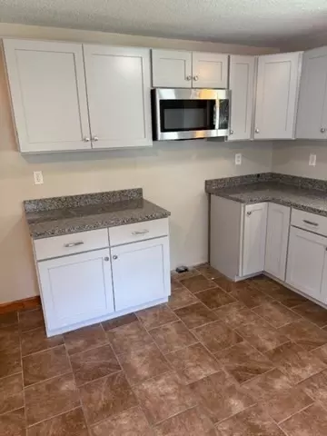58-60 Pendleton Ave, Springfield, MA 01109 photo 5