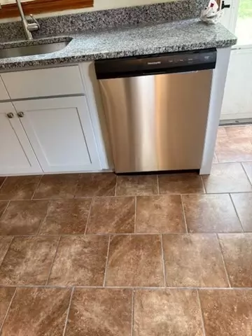 58-60 Pendleton Ave, Springfield, MA 01109 photo 6
